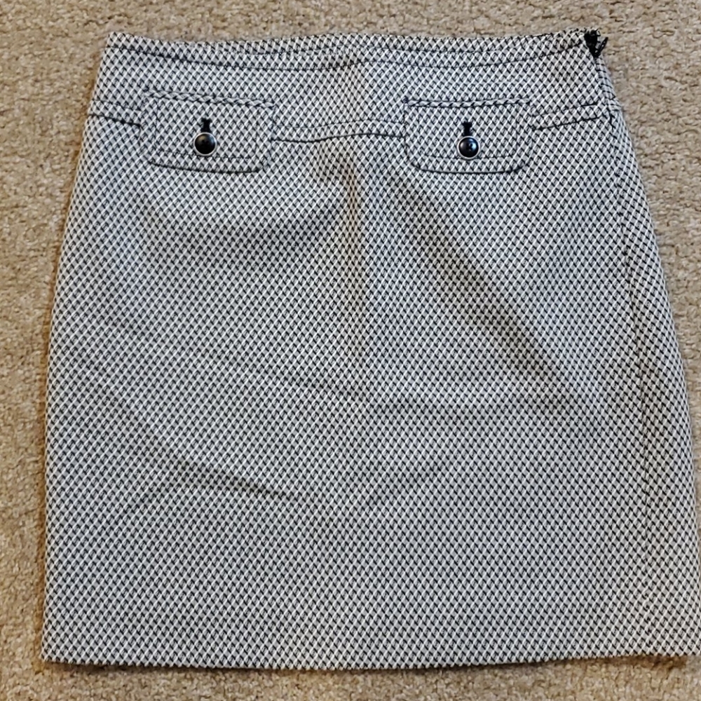 Loft above knee skirt